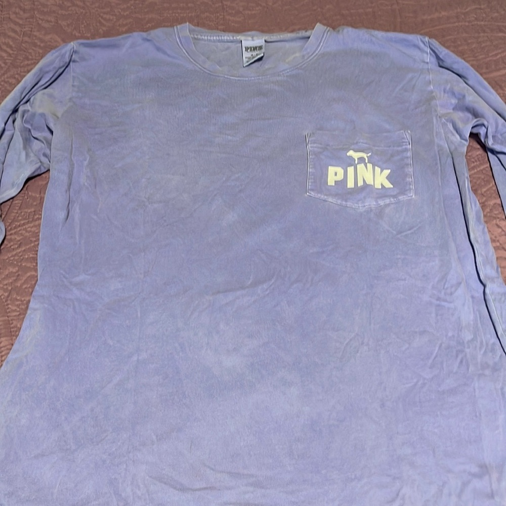VS Pink pocket tee